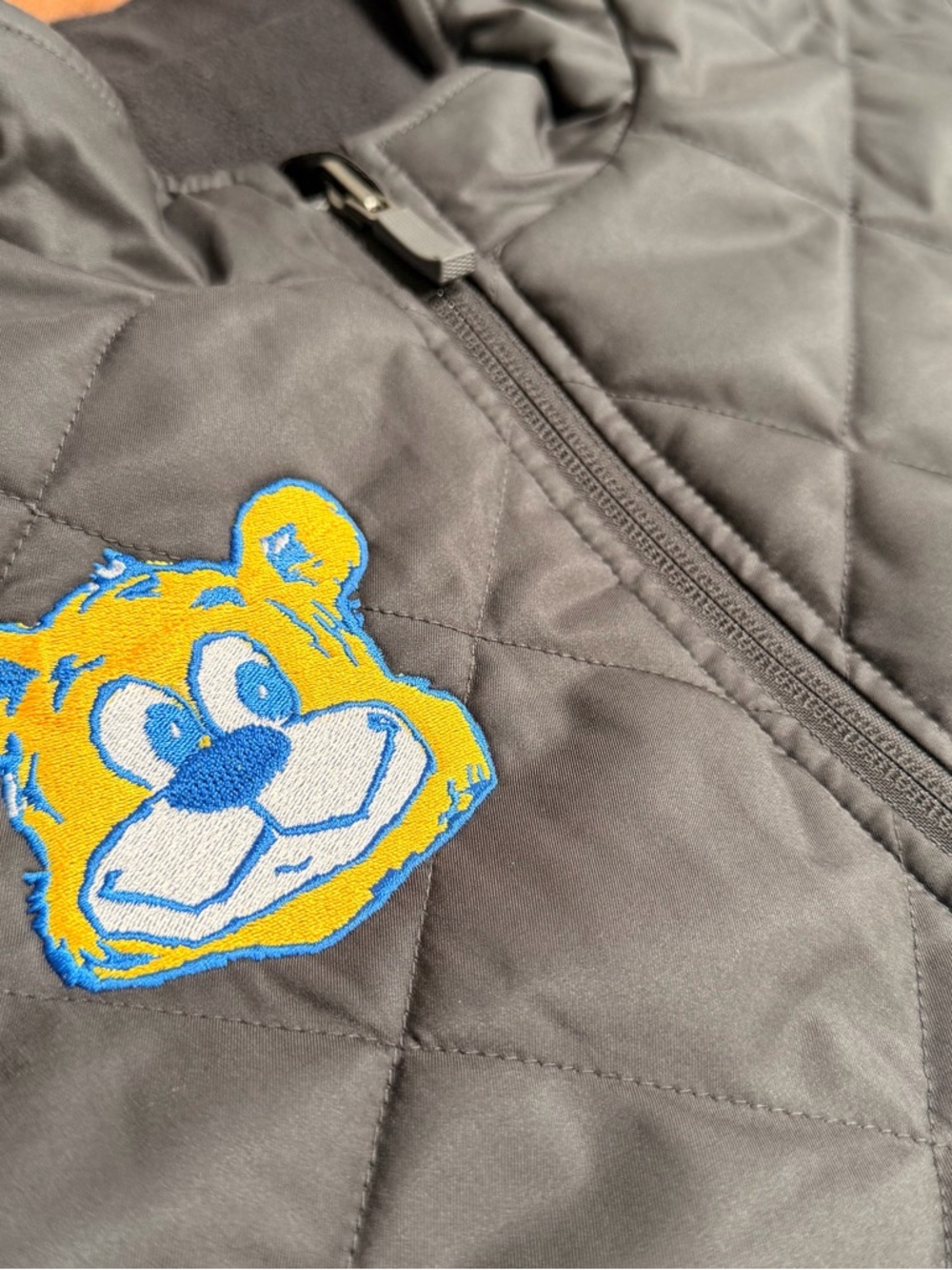 UCLA Joe Bruin Air Jordan Diamond Quilted Fleece-lined Vest Men’s S Black - Picture 3 of 8